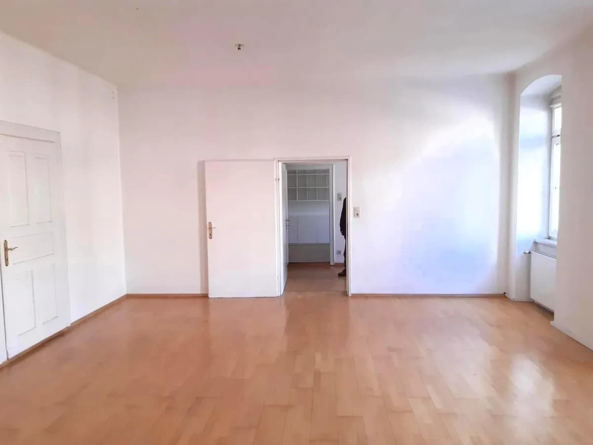 Gewerbeimmobilie mieten in Wels – 89 m², € 717