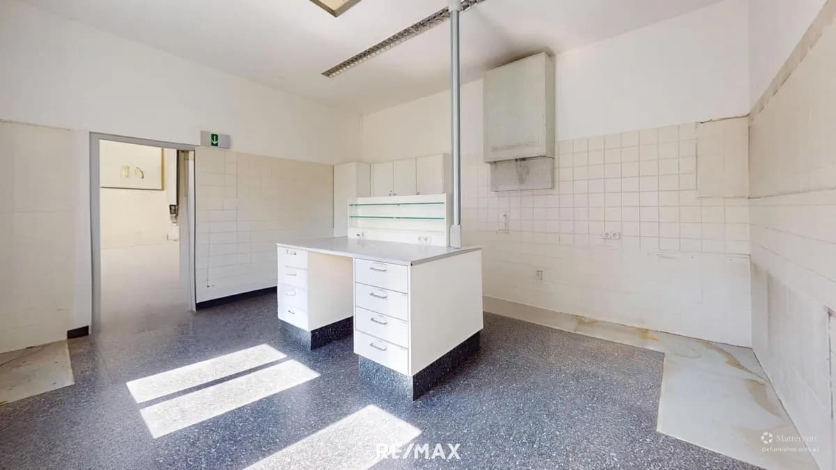 8-Zimmer-Gewerbeimmobilie mieten in Linz – 257 m², € 4.401 – Bild 2 von 11