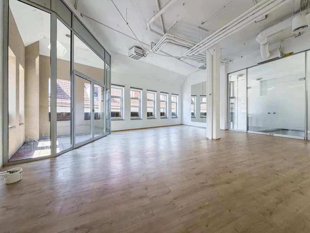 3-Zimmer-Gewerbeimmobilie mieten in Bruck-Mürzzuschlag – 283 m², € 3.060