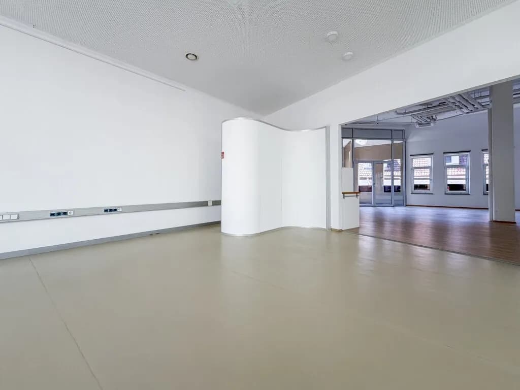 3-Zimmer-Gewerbeimmobilie mieten in Bruck-Mürzzuschlag – 283 m², € 3.060 – Bild 5 von 10