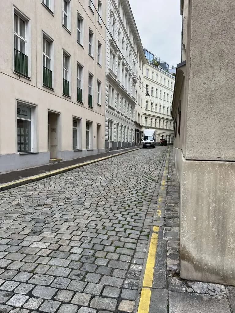 Gewerbeimmobilie mieten in Wien – 335 m², € 6.062
