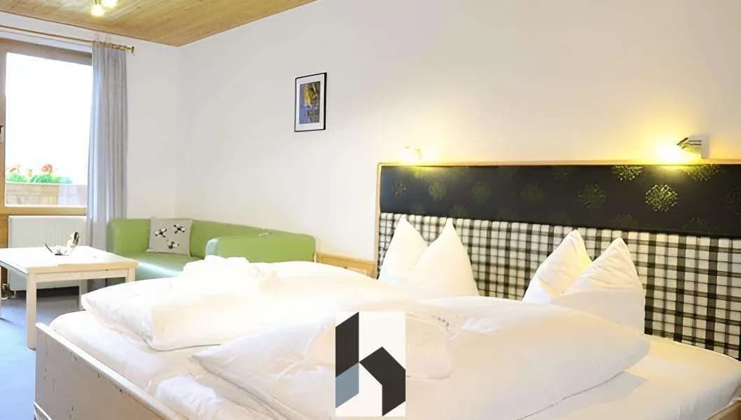 34-Zimmer-Gewerbeimmobilie kaufen in Lienz – 1 820 m² – Bild 2 von 10
