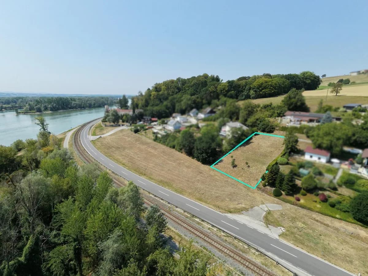 Grundstück kaufen in Perg – 900 m², € 85.500