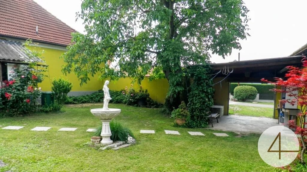 Haus kaufen in Krems Land – 140 m², € 300.000