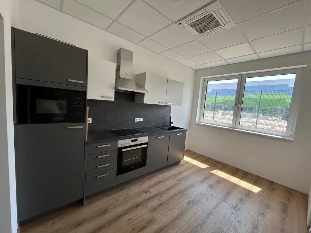3-Zimmer-Gewerbeimmobilie mieten in Baden – 109 m², € 1.733 – Bild 7 von 8