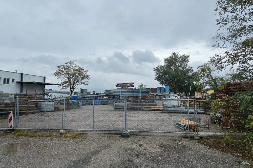 Immobilie mieten in Baden – 1 880 m², € 2.800