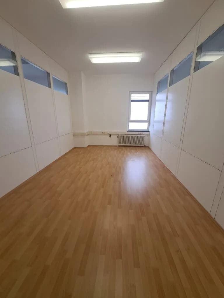 Gewerbeimmobilie mieten in Baden – 1 880 m², € 2.800 – Bild 5 von 5
