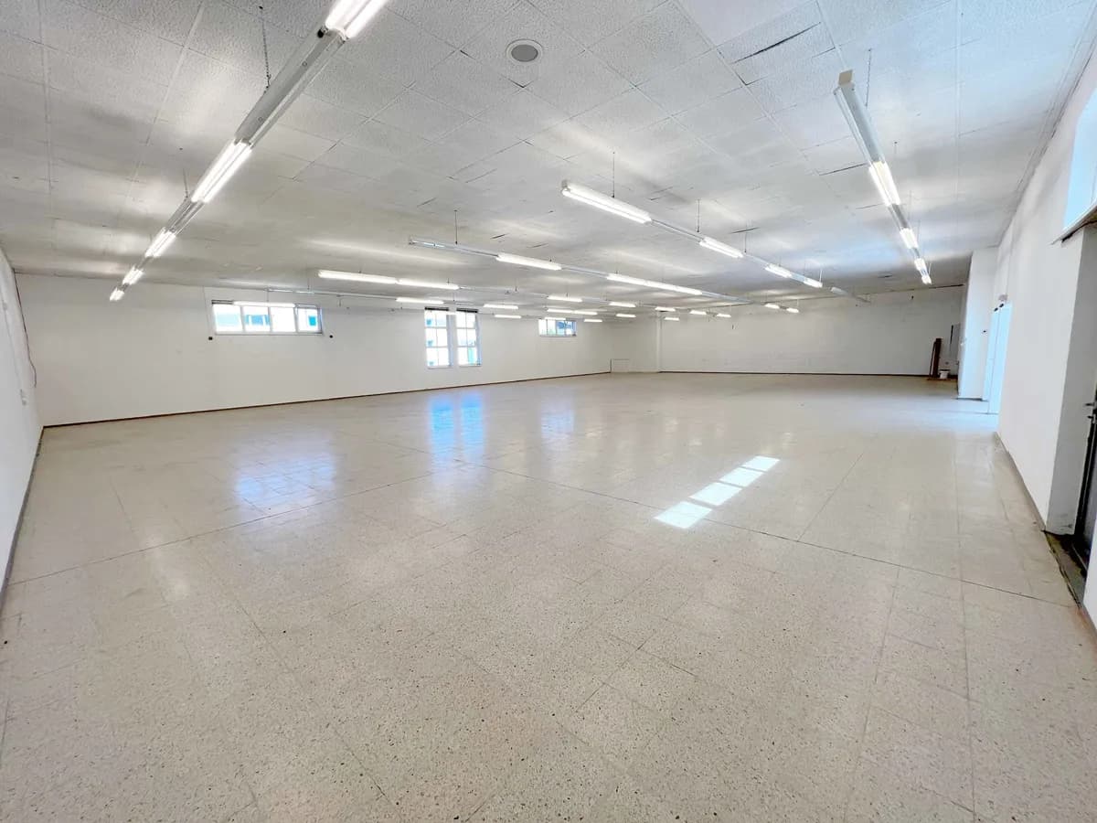 3-Zimmer-Gewerbeimmobilie mieten in Linz Land – 395 m², € 6 – Bild 2 von 4