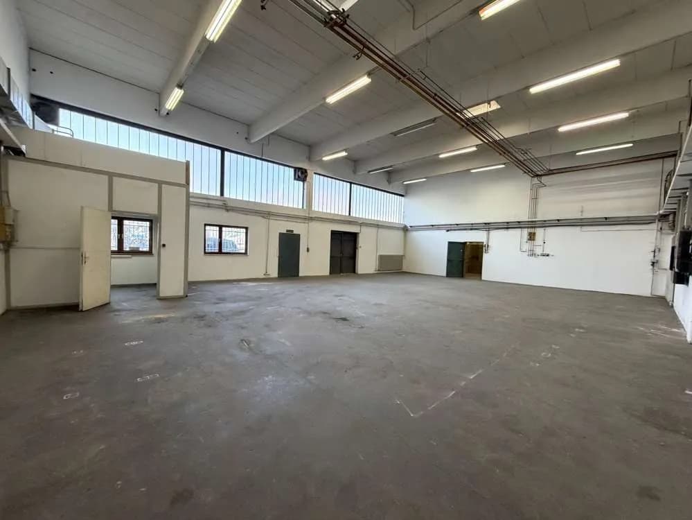 Gewerbeimmobilie mieten in Wien – 220 m², € 1.938