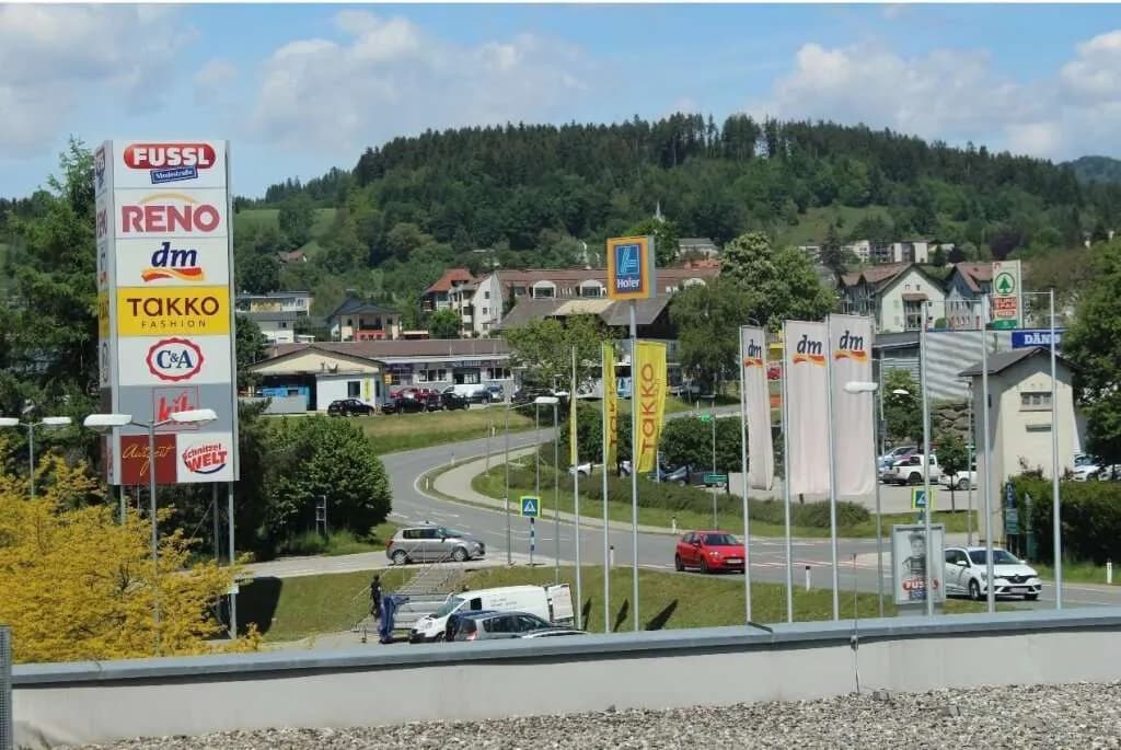 Gewerbeimmobilie mieten in Feldkirchen – 124 m², € 1.184 – Bild 2 von 3