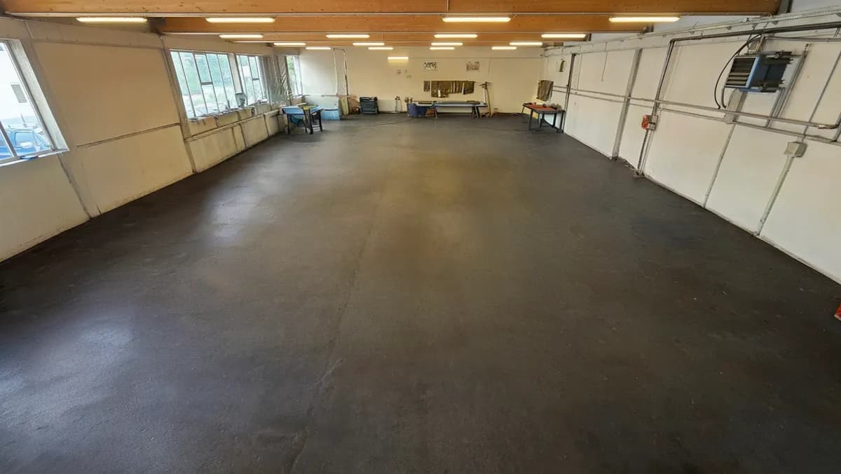 Gewerbeimmobilie mieten in Amstetten – 700 m², € 9