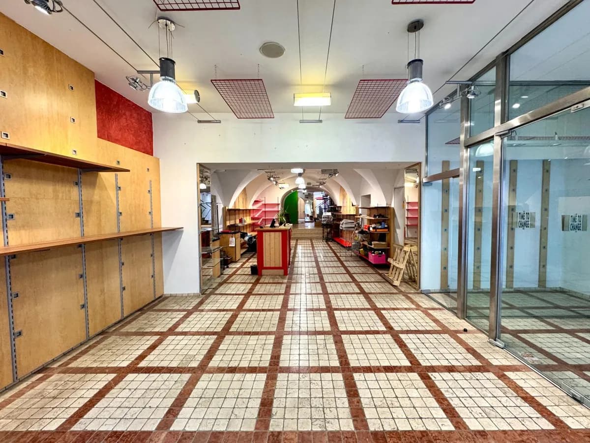 Gewerbeimmobilie mieten in Steyr – 681 m², € 1.500 – Bild 3 von 9