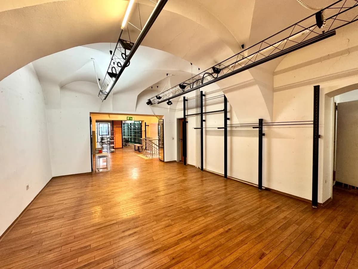 Gewerbeimmobilie mieten in Steyr – 681 m², € 1.500 – Bild 8 von 9