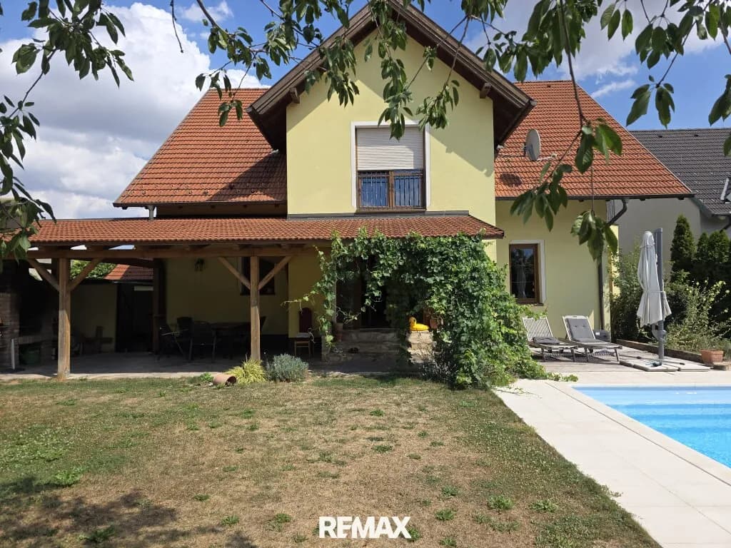5-Zimmer-Haus kaufen in Mistelbach – 220 m², € 620.000