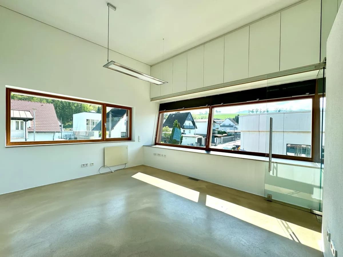 Gewerbeimmobilie mieten in Steyr – 163 m², € 1.956