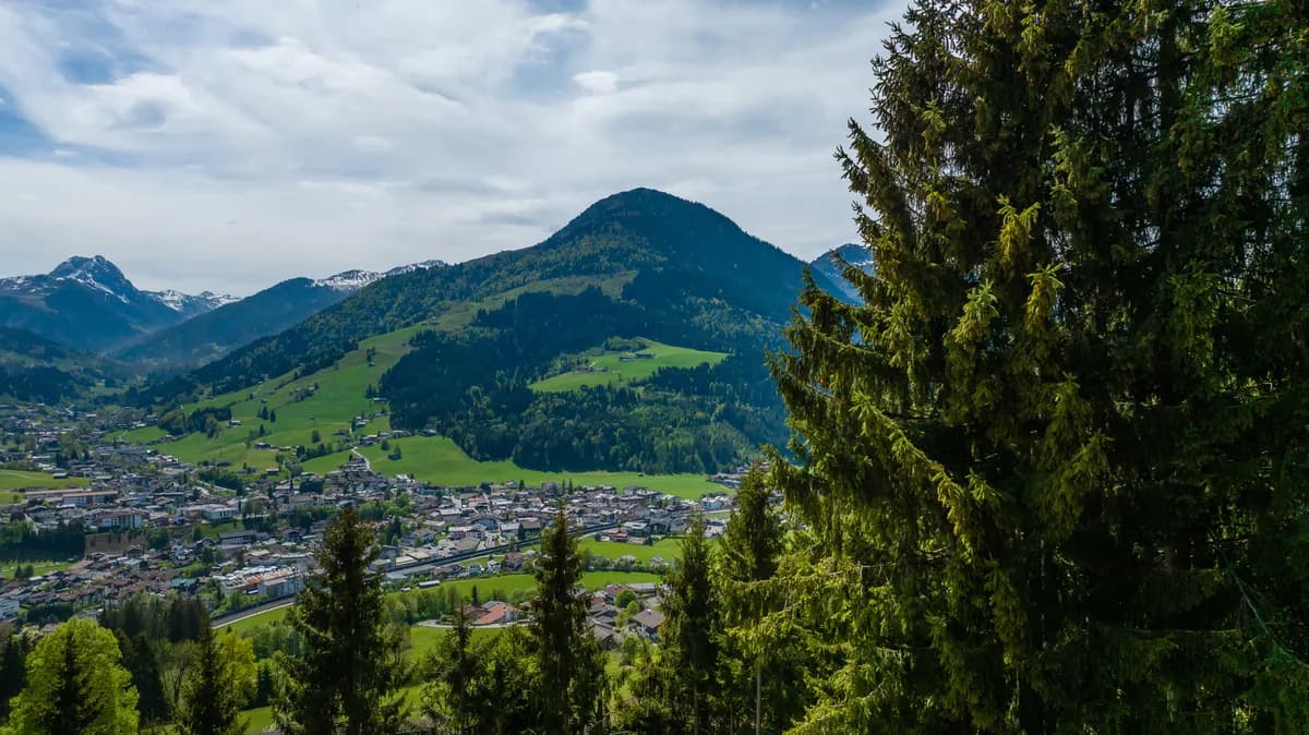 6-Zimmer-Haus kaufen in Kitzbühel – 206 m², € 2.450.000 – Bild 2 von 3