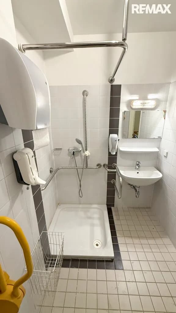 Gewerbeimmobilie kaufen in Wiener Neustadt – 983 m², € 1.690.000 – Bild 24 von 64