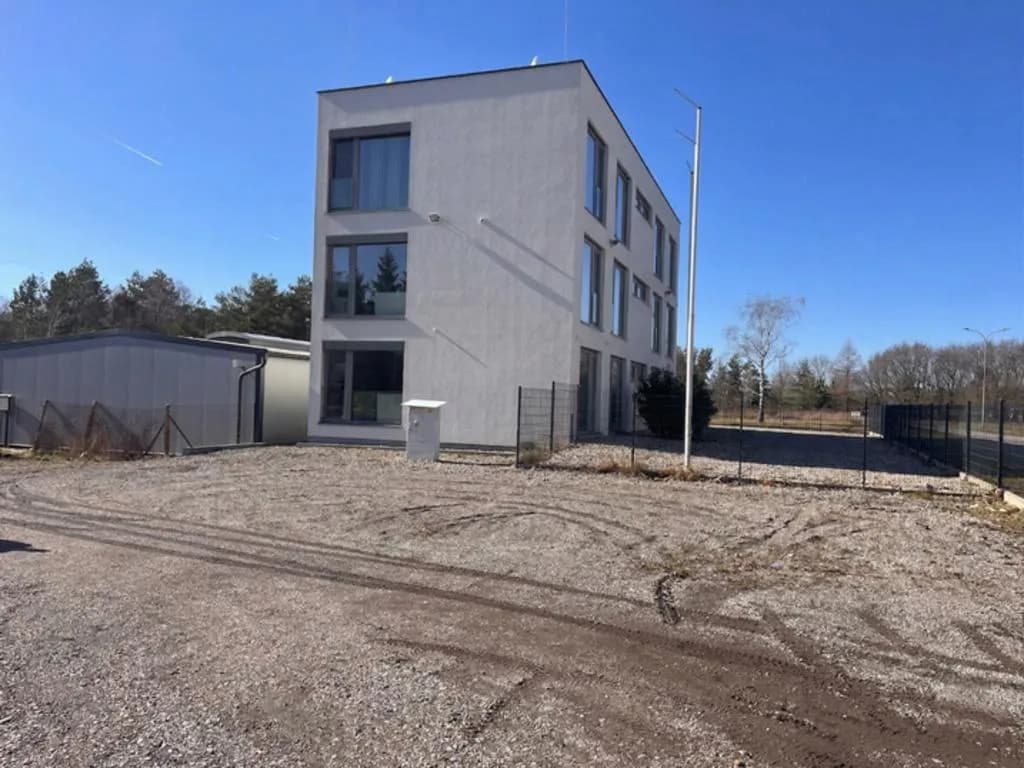Immobilie mieten in Baden – 2 241 m², € 2.500