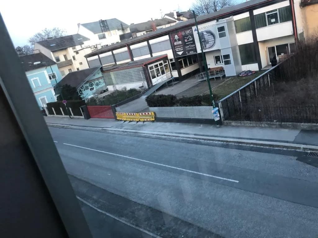 Gewerbeimmobilie mieten in Wels – 50 m², € 900