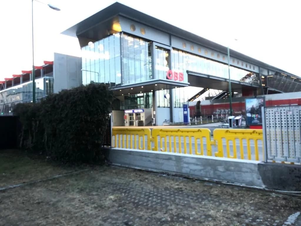 Gewerbeimmobilie mieten in Wels – 50 m², € 900 – Bild 3 von 4