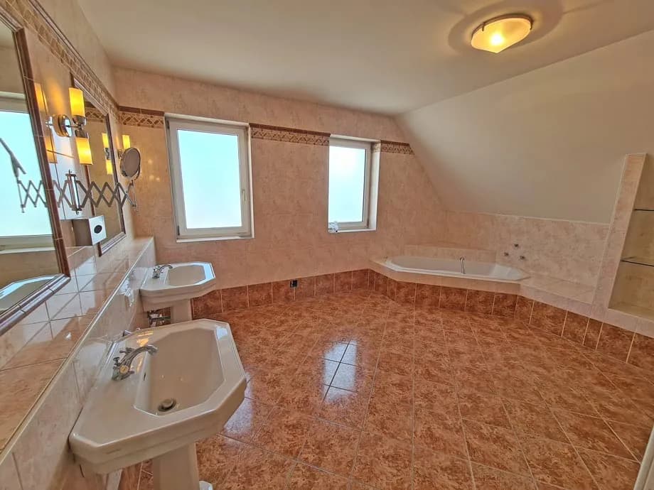 7-Zimmer-Wohnung mieten in Korneuburg – 279 m², € 2.238 – Bild 13 von 27