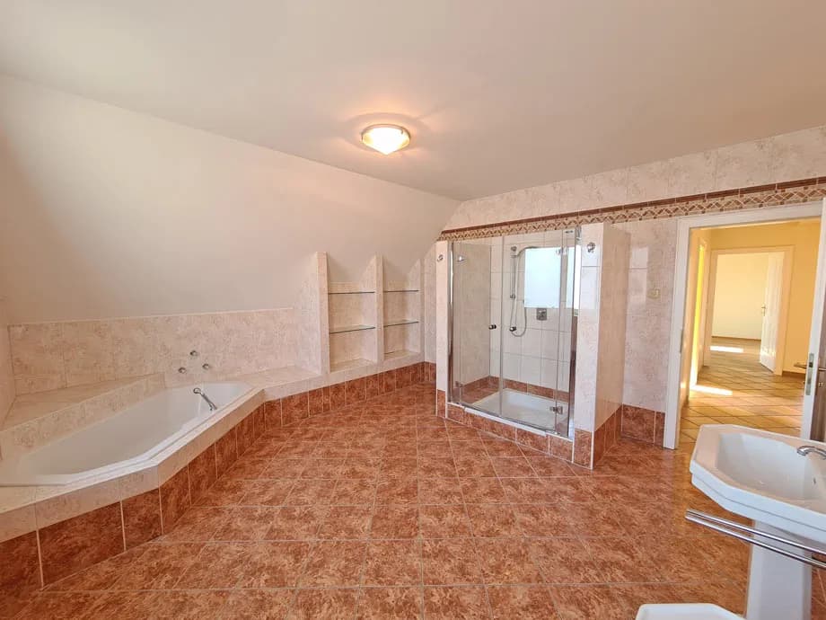 7-Zimmer-Wohnung mieten in Korneuburg – 279 m², € 2.238 – Bild 14 von 27