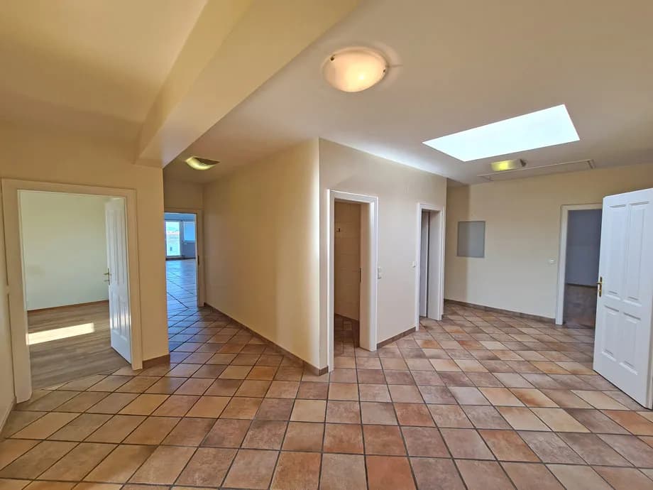 7-Zimmer-Gewerbeimmobilie mieten in Korneuburg – 279 m², € 1.980