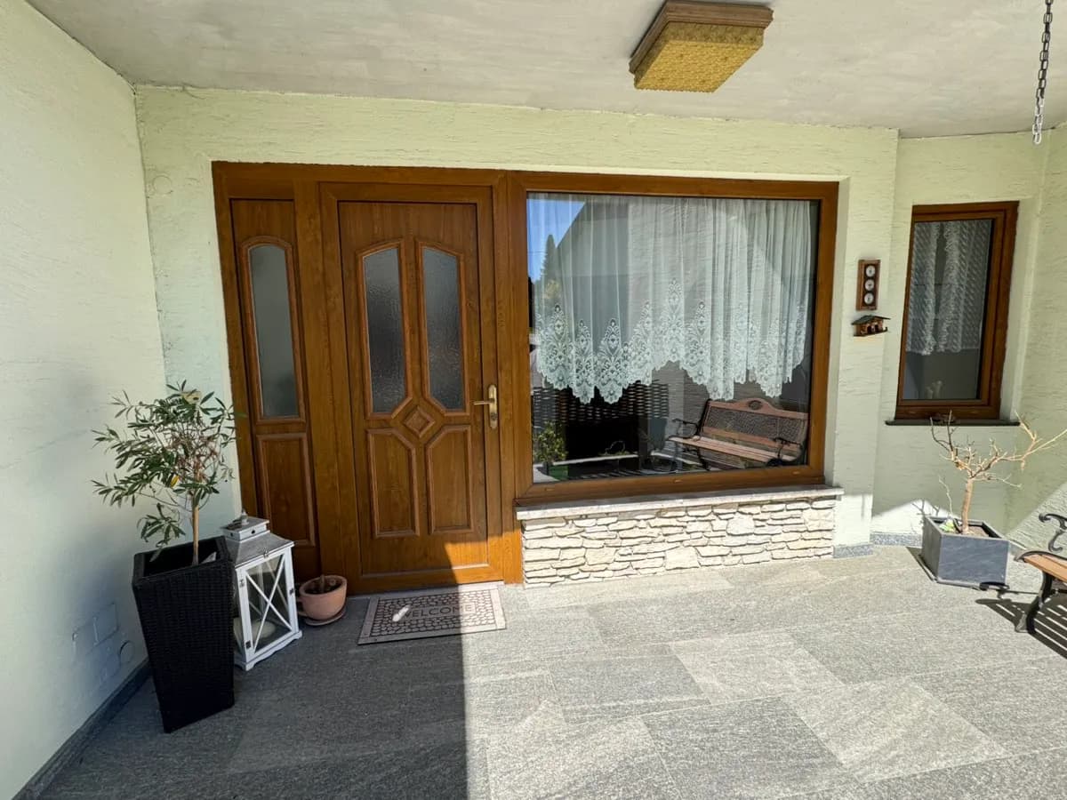 8-Zimmer-Haus kaufen in Neunkirchen – 226 m², € 325.000 – Bild 2 von 18