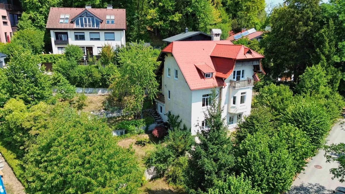 6-Zimmer-Haus mieten in Gmunden – 225 m², € 2.300