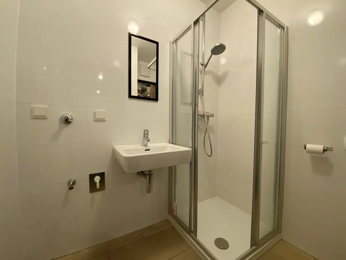 2-Zimmer-Gewerbeimmobilie mieten in Linz – 66 m², € 949 – Bild 8 von 12