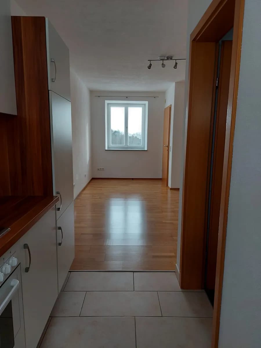 1-Zimmer-Wohnung mieten in Linz – 30 m², € 450 – Bild 10 von 14