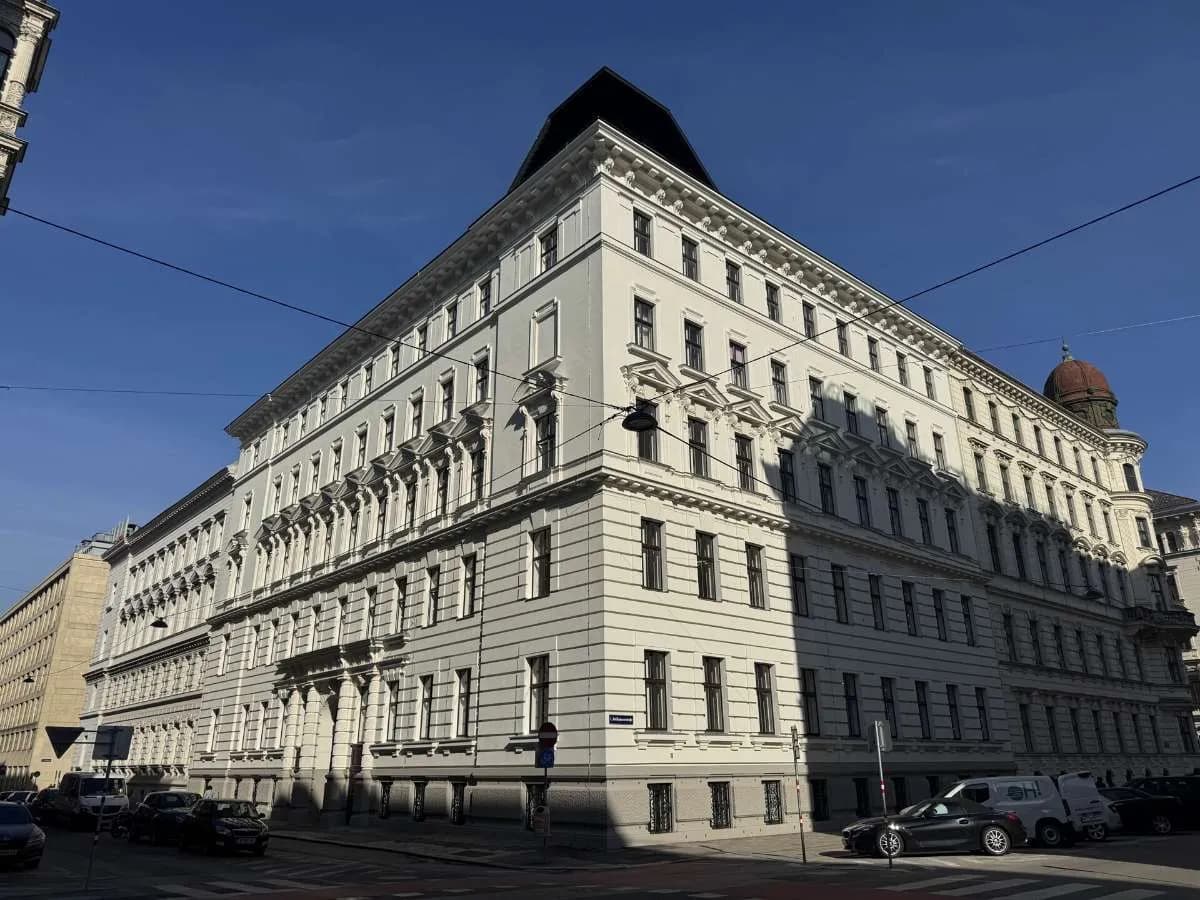 Gewerbeimmobilie mieten in Wien – 901 m², € 27 – Bild 1 von 10