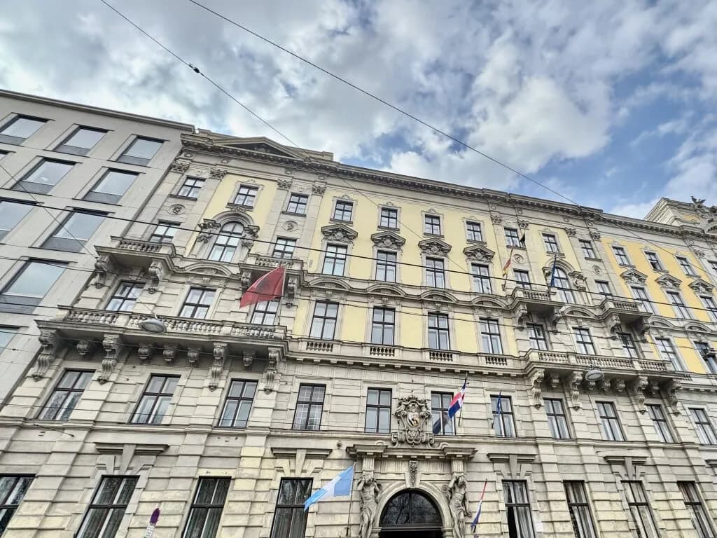 7-Zimmer-Wohnung mieten in Wien – 323 m², € 4.569