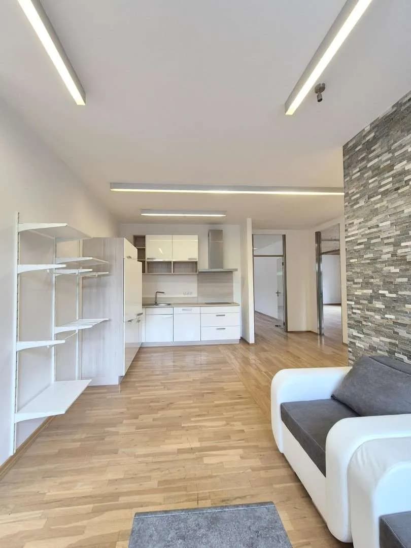 2-Zimmer-Gewerbeimmobilie mieten in Linz – 253 m², € 3.468 – Bild 3 von 9