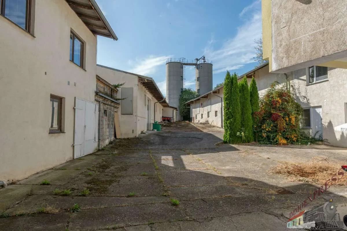 Haus kaufen in Hollabrunn – 1 672 m² – Bild 2 von 8
