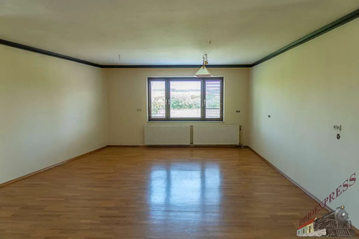 Haus kaufen in Hollabrunn – 1 672 m² – Bild 5 von 8