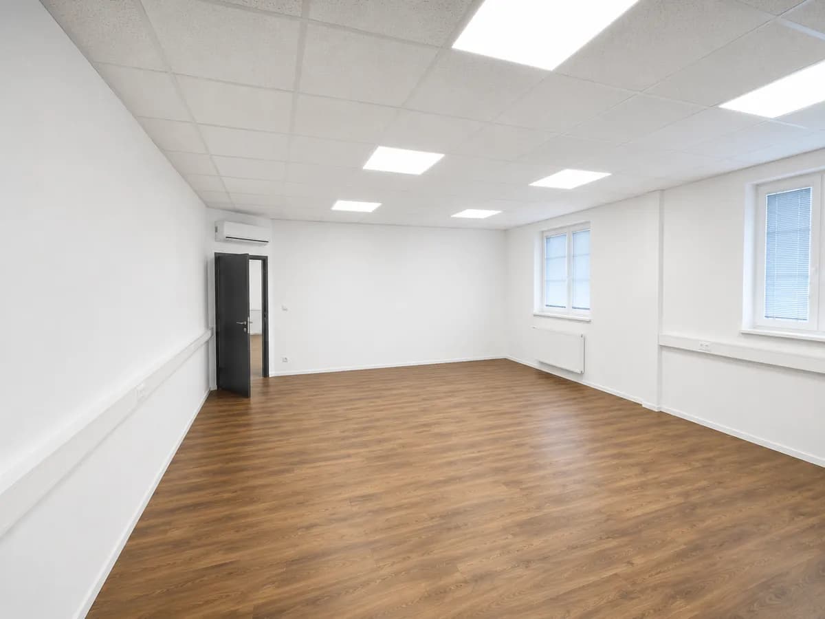 1-Zimmer-Gewerbeimmobilie mieten in Baden – 39 m², € 429 – Bild 2 von 4