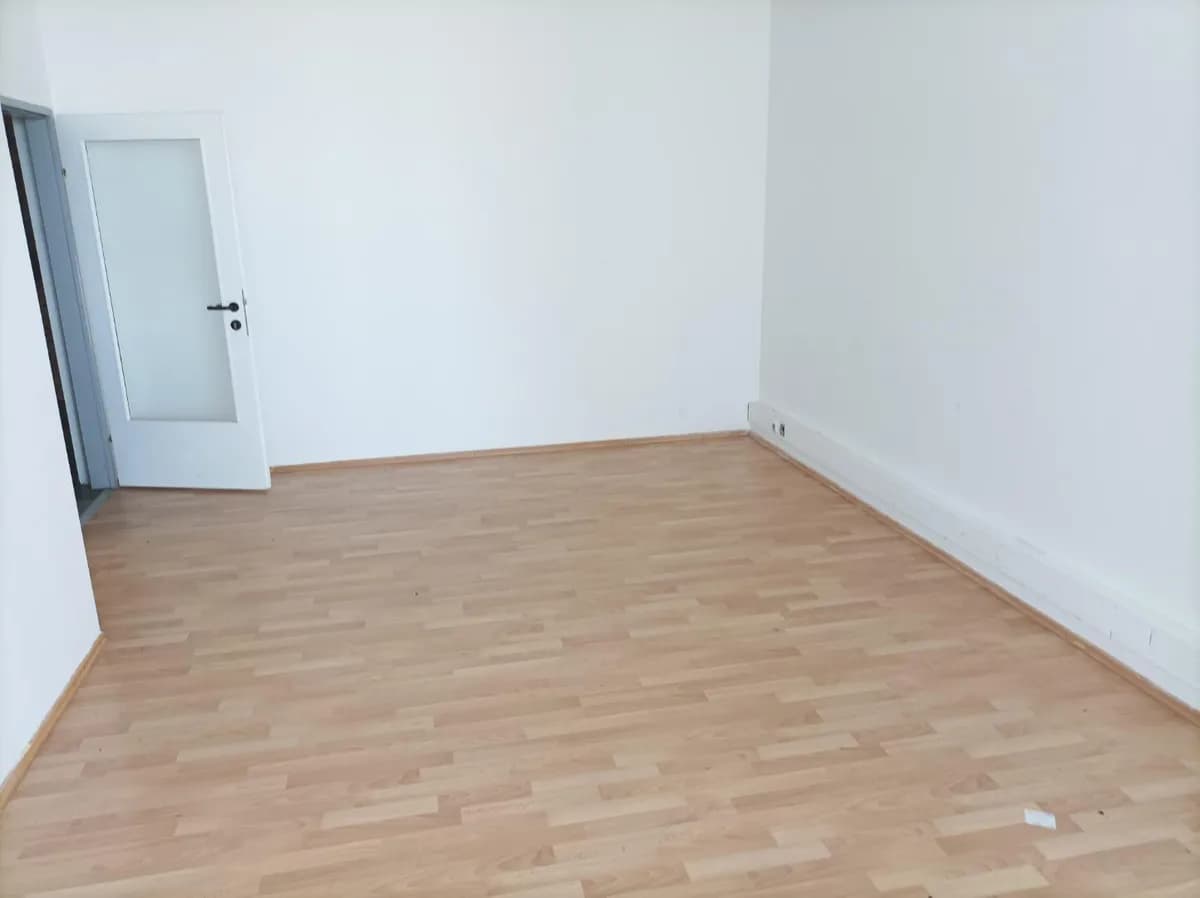Gewerbeimmobilie mieten in Gmunden – 25 m², € 11 – Bild 2 von 8