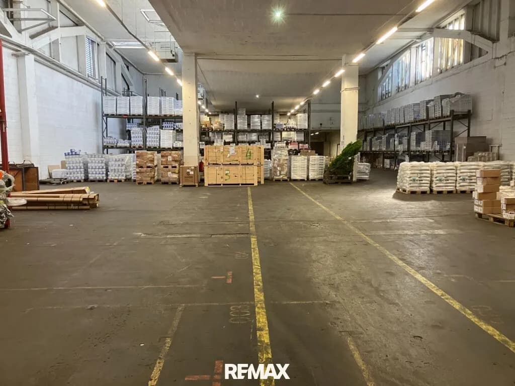 Gewerbeimmobilie mieten in Baden – 500 m², € 7