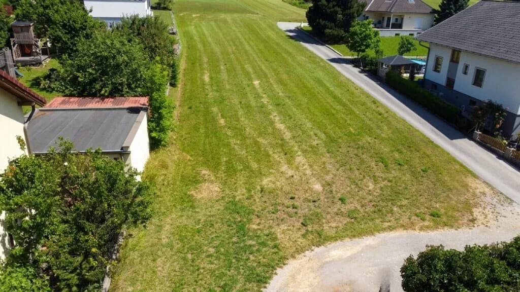 Grundstück kaufen in Wiener Neustadt Land – 842 m², € 160.000