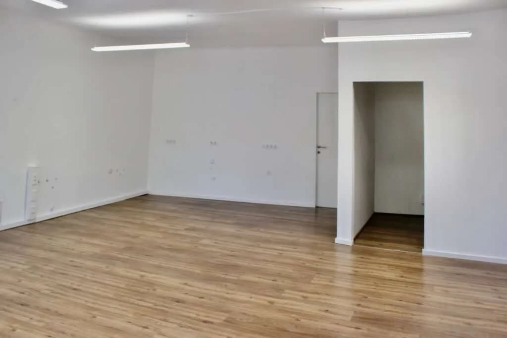 8-Zimmer-Gewerbeimmobilie mieten in Neunkirchen – 188 m², € 1.966 – Bild 2 von 8