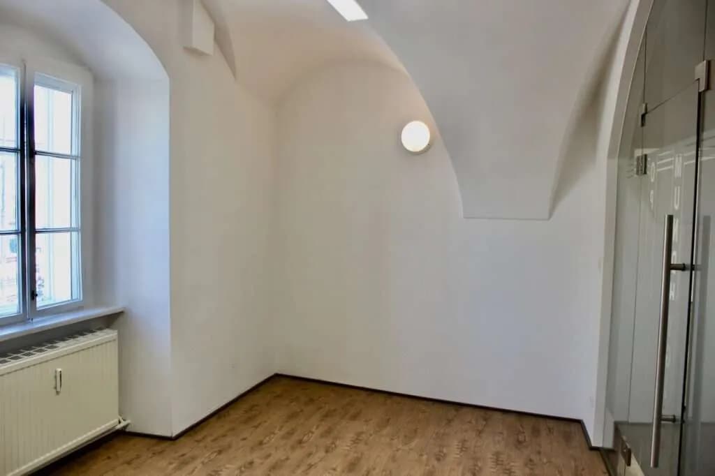 8-Zimmer-Gewerbeimmobilie mieten in Neunkirchen – 188 m², € 1.966 – Bild 4 von 8