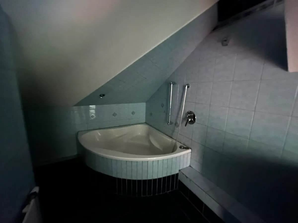 12-Zimmer-Gewerbeimmobilie mieten in Wien – 180 m², € 3.500 – Bild 12 von 23
