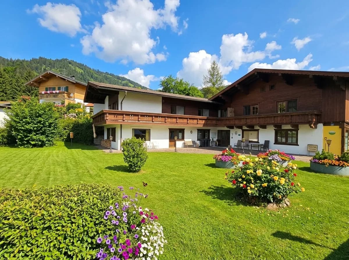 16-Zimmer-Gewerbeimmobilie kaufen in Kitzbühel – 387 m², € 1.332.500 – Bild 2 von 36