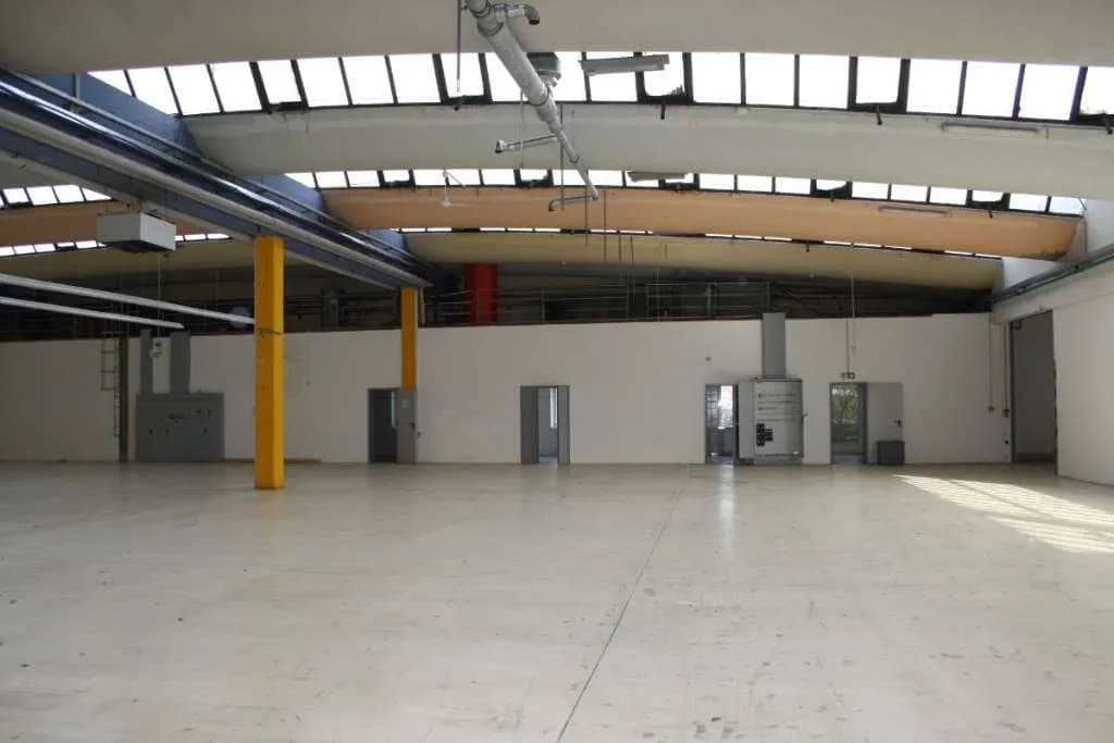 Gewerbeimmobilie mieten in Wiener Neustadt – 1 776 m², € 8.500 – Bild 4 von 13