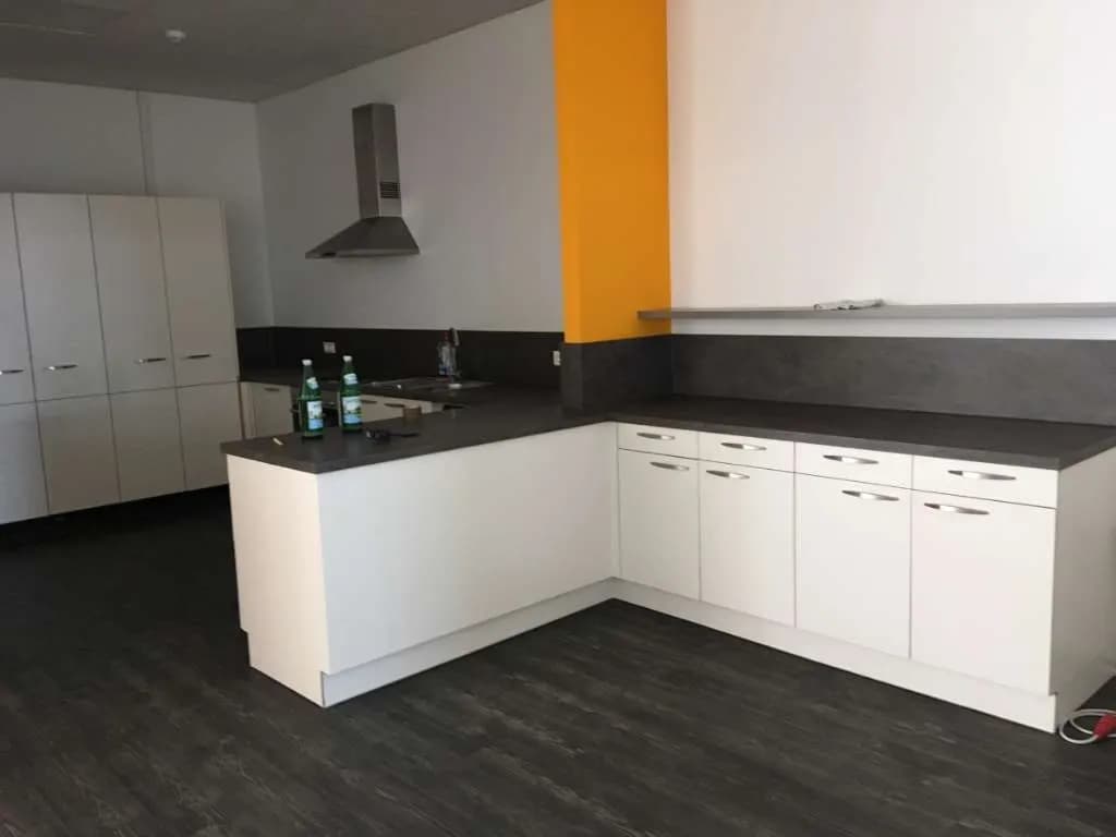 Gewerbeimmobilie mieten in Wiener Neustadt – 1 776 m², € 8.500 – Bild 9 von 13