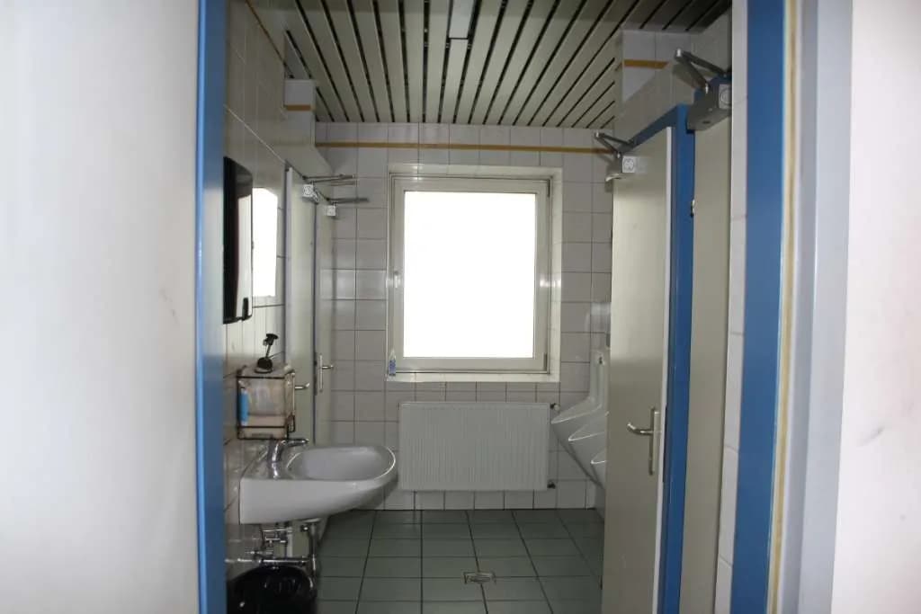 Gewerbeimmobilie mieten in Wiener Neustadt – 1 776 m², € 8.500 – Bild 11 von 13