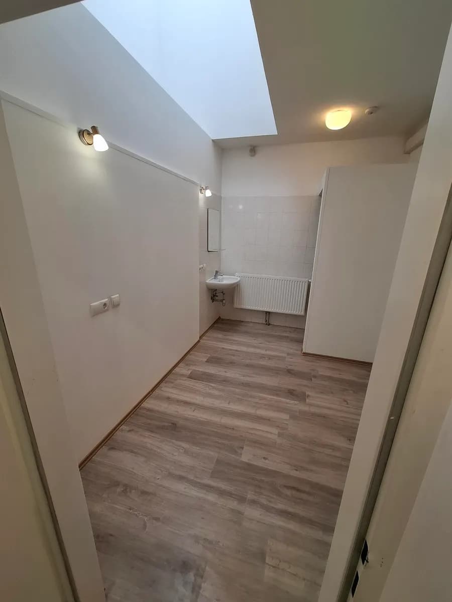 Gewerbeimmobilie mieten in Mödling – 10 m², € 104