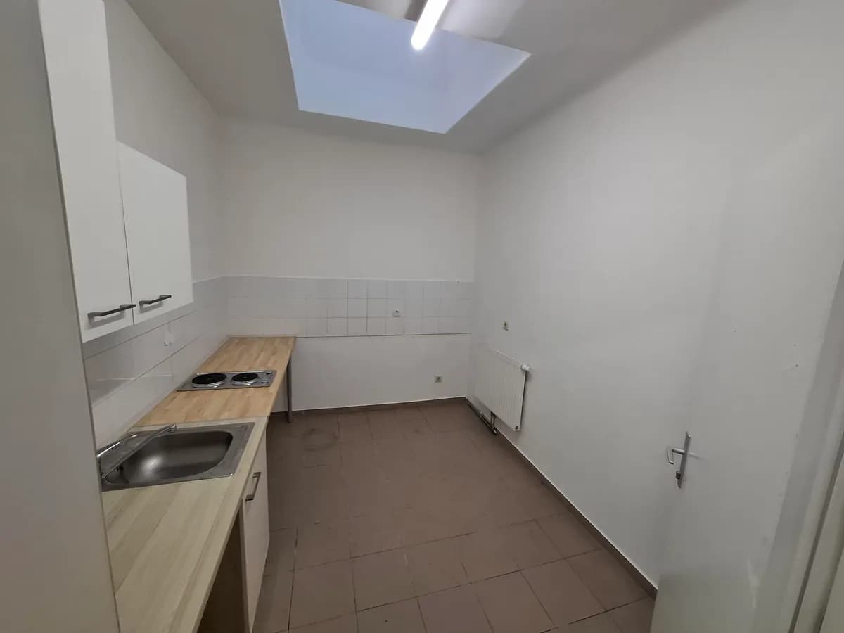 Gewerbeimmobilie mieten in Mödling – 9 m², € 94 – Bild 3 von 3