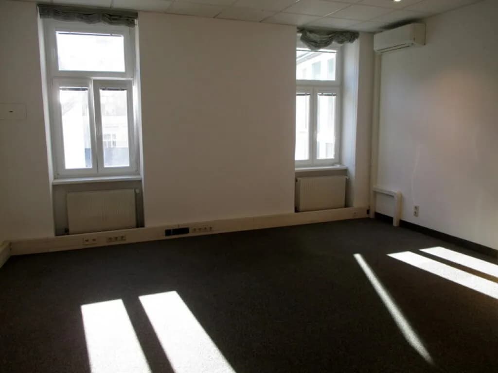 9-Zimmer-Gewerbeimmobilie mieten in Wien – 252 m², € 2.083